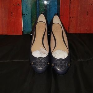 These are Tory Burch minnie flats